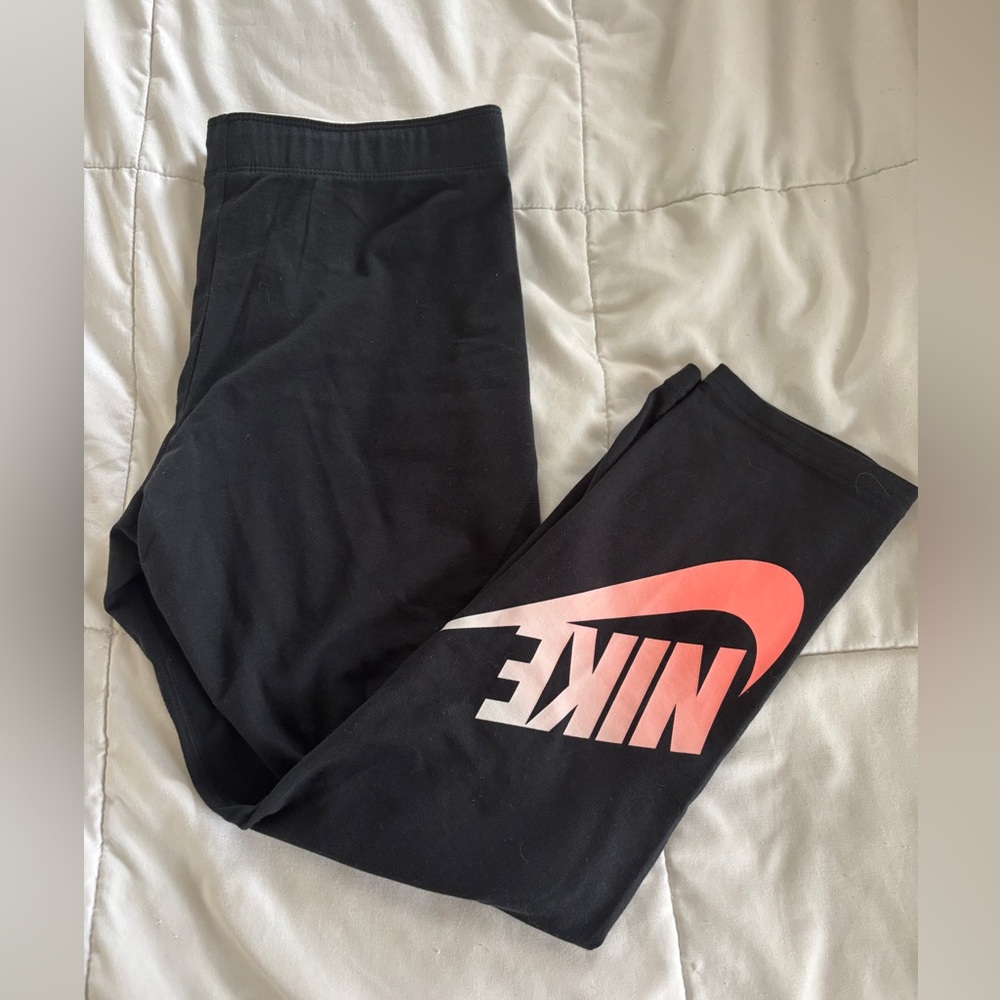 NWT Nike Crop Leggings